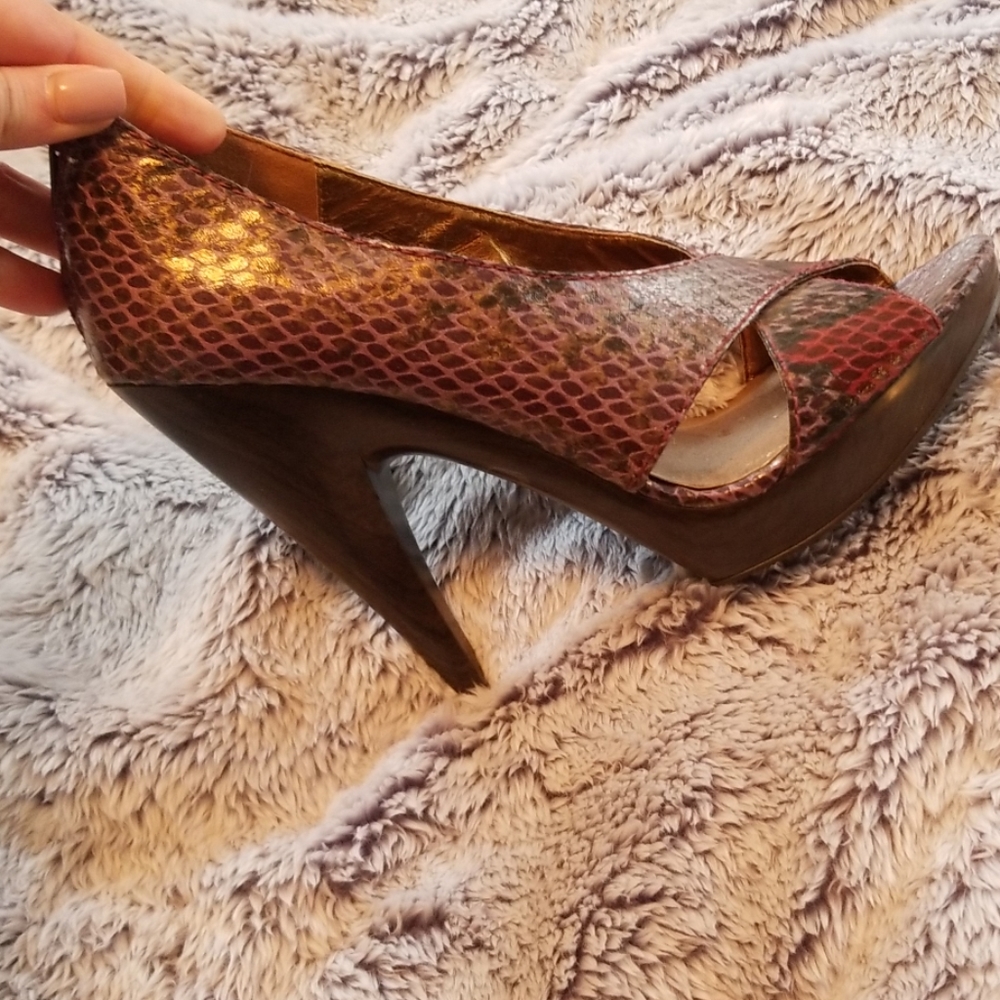 Heels - Picture 5 of 7